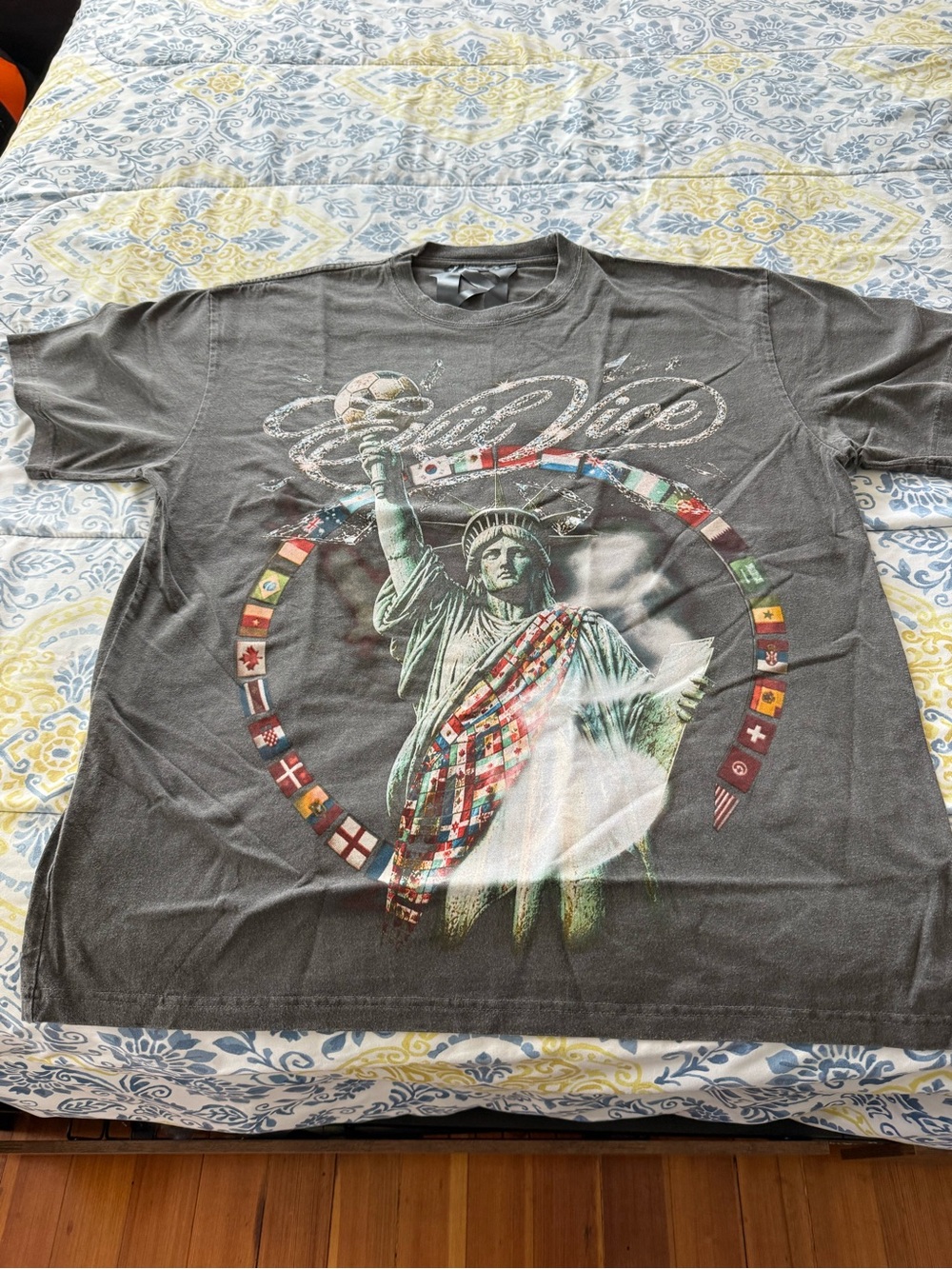 Evil Vice Men’s Gray Graphic Statue of Liberty T-Shirt - Multi-Flag Design